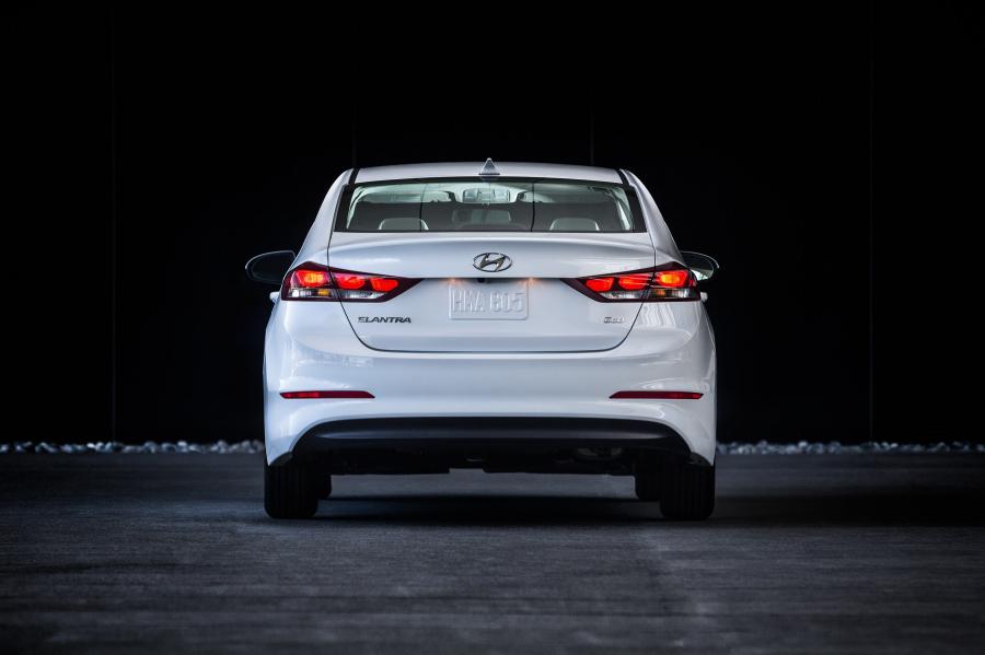  Hyundai Elantra Eco 2016 года  (фото 11 из 13)